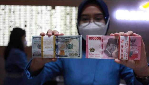 Grafik fluktuasi nilai tukar rupiah terhadap dolar AS.