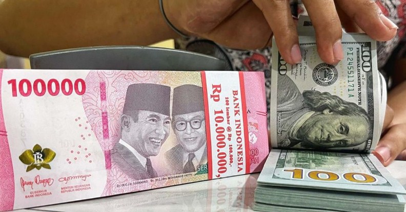 Grafik pergerakan dolar tahun 2024, mencerminkan tren kenaikan dan penurunan hari ini.